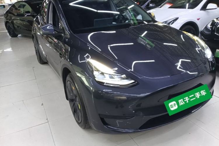Tesla Model Y 2024 — 3