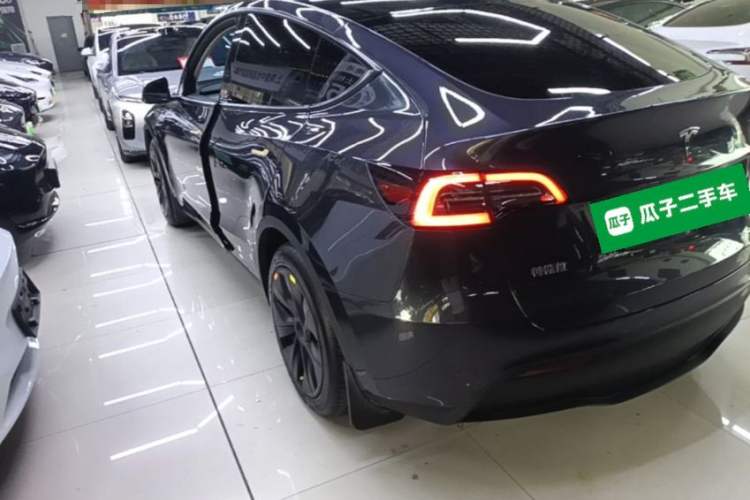 Tesla Model Y 2024 — 4
