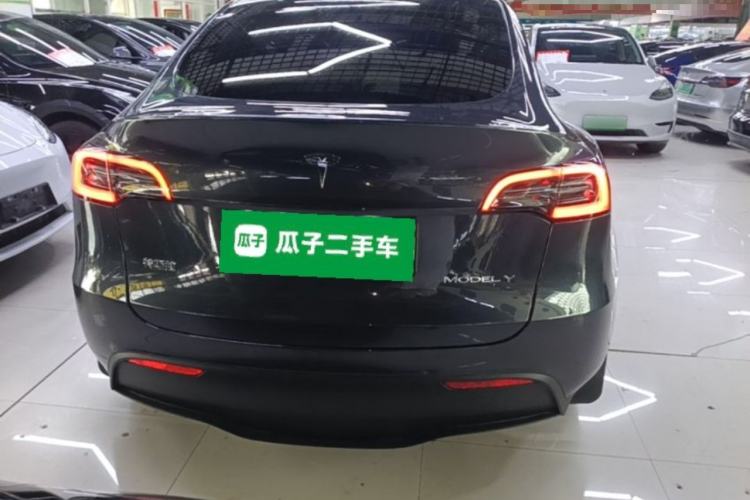 Tesla Model Y 2024 — 5