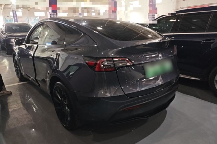 Tesla Model Y 2021 — 4