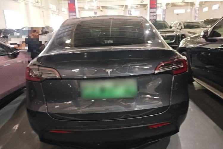 Tesla Model Y 2021 — 5