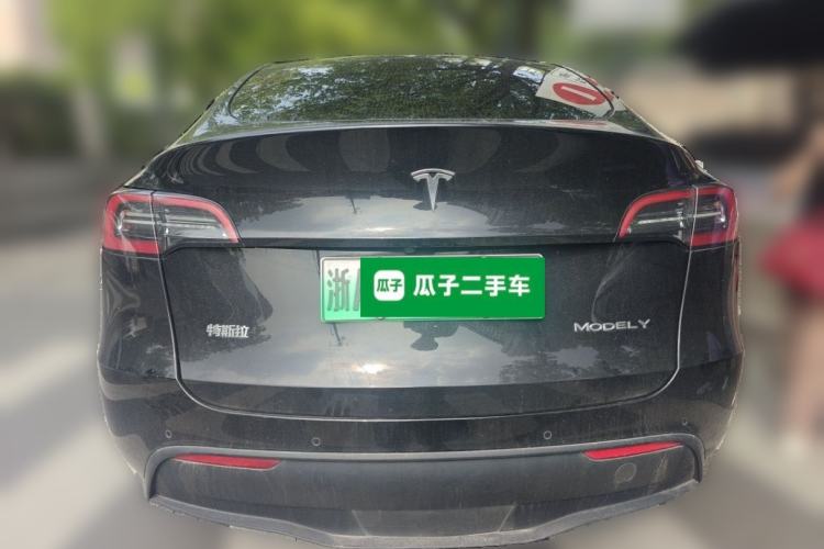 Tesla Model Y 2021 — 3