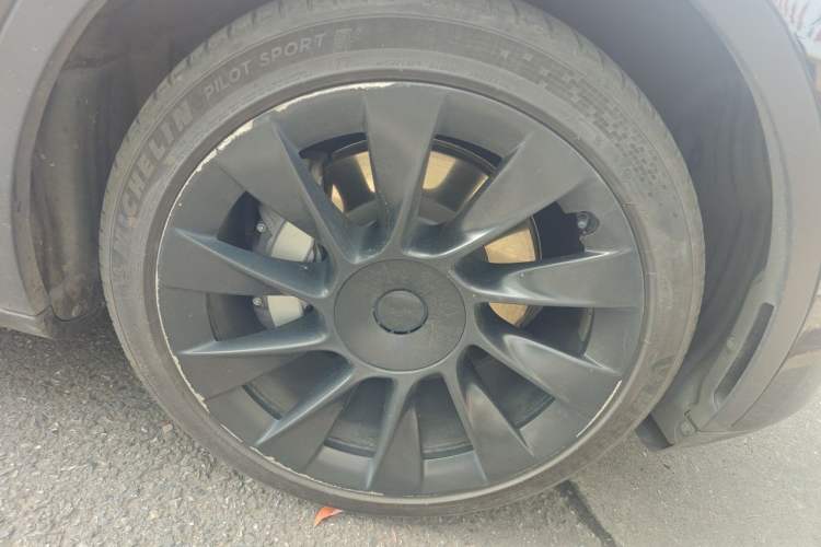 Tesla Model Y 2021 — 5