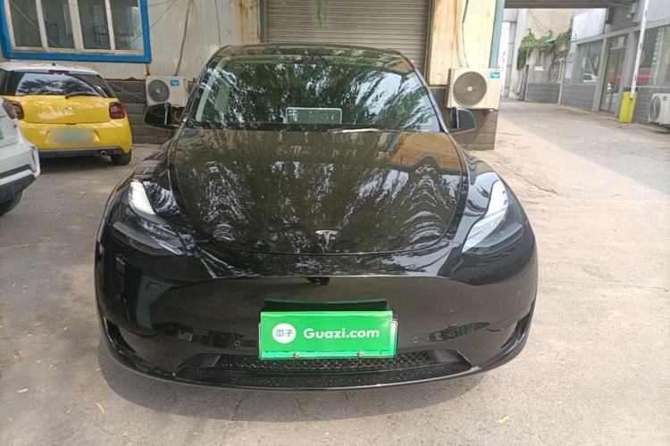 Tesla Model Y 2023 — 2