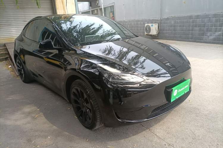 Tesla Model Y 2023 — 3