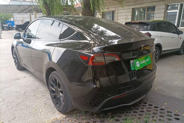 Tesla Model Y 2023 — 4