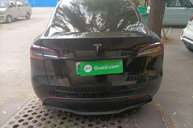 Tesla Model Y 2023 — 5