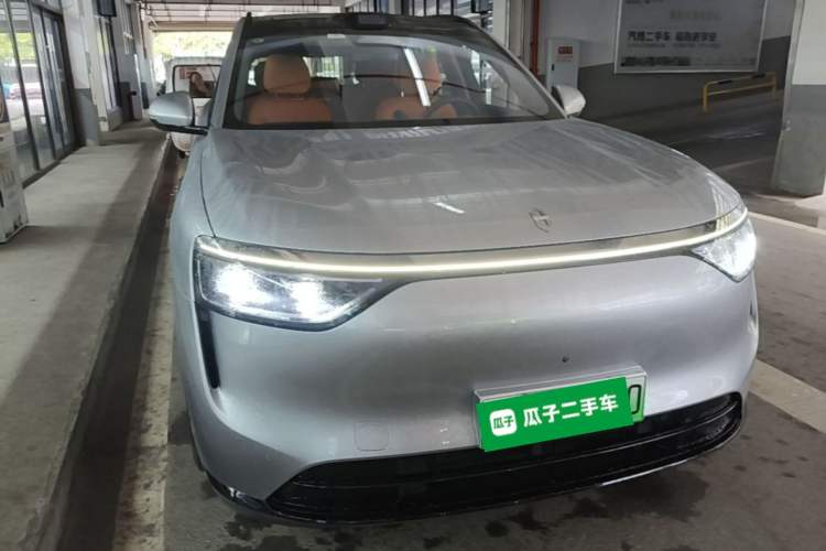 AITO M8 2025 — 2
