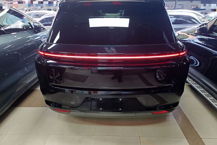Li Auto L8 2023 — 5