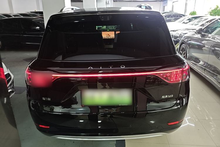 AITO M9 2025 — 5