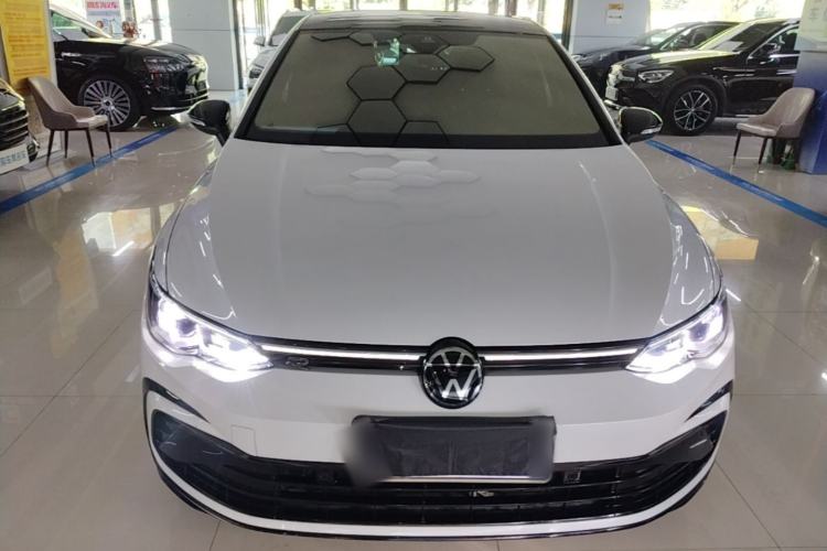 Volkswagen Golf 2024 — 2