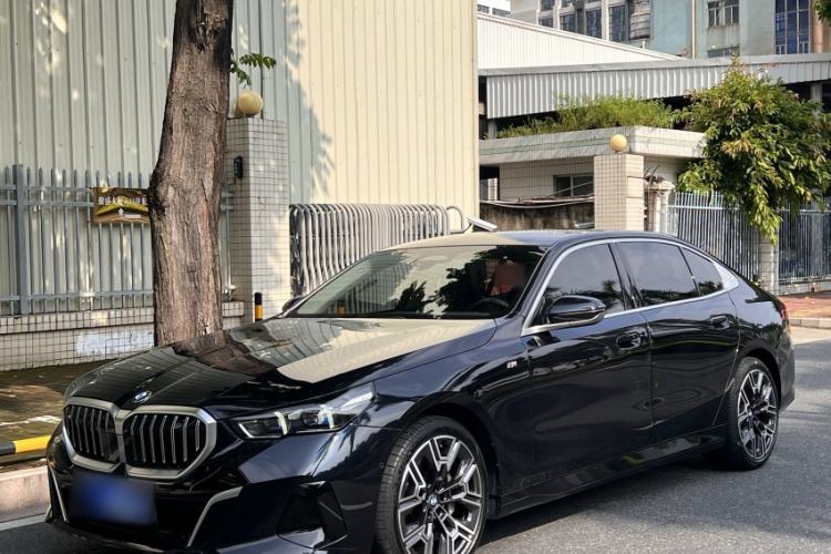 BMW 530Li 2024 — фото 1
