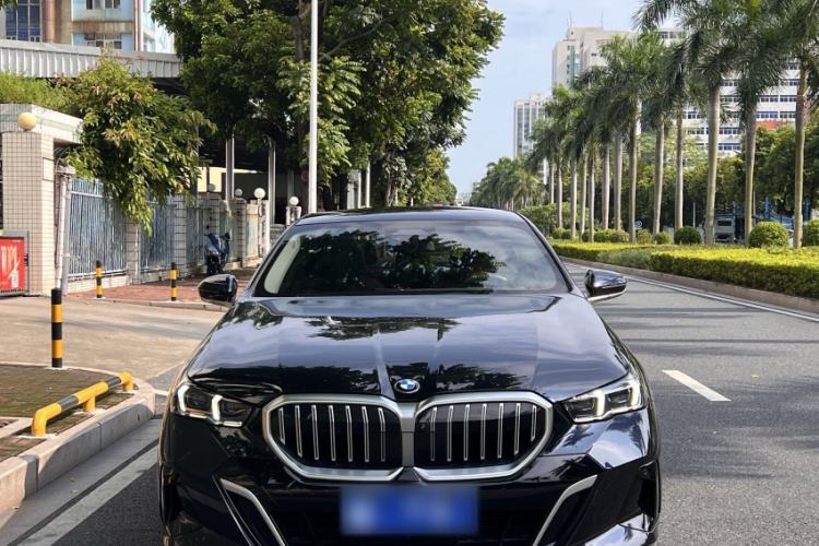 BMW 530Li 2024 — фото 2