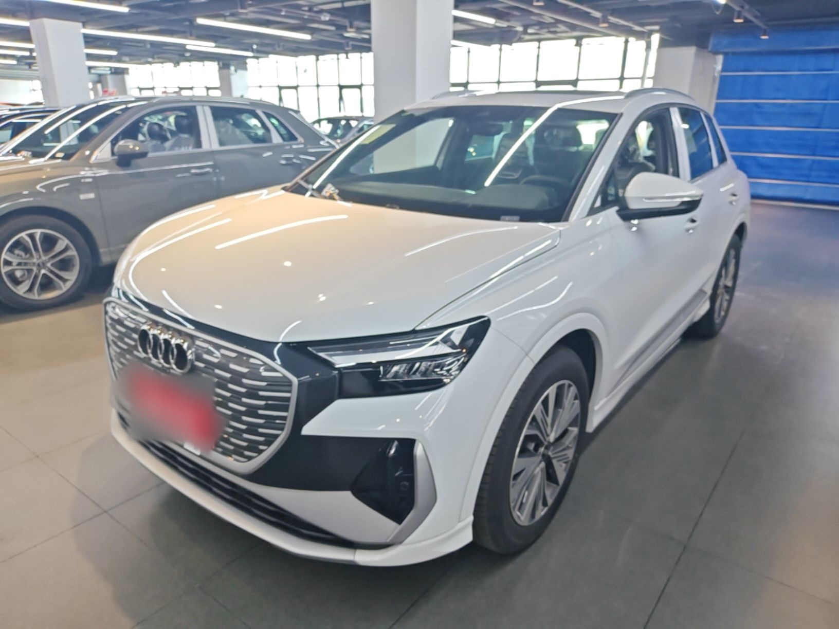 Audi Q4 e-tron 2024 — фото 1