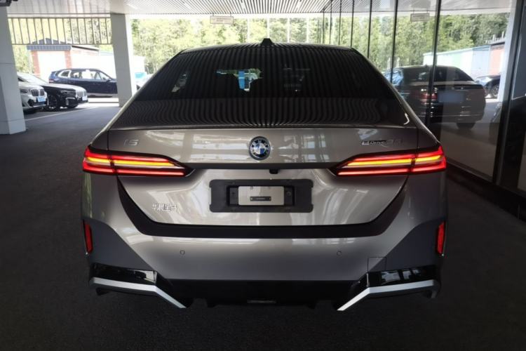 BMW i5 2024 — 5