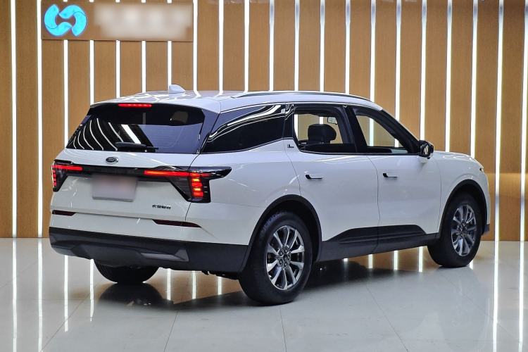 Ford Edge 2023 — 4