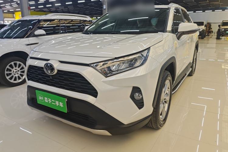 Toyota RAV4 2020 — фото 1