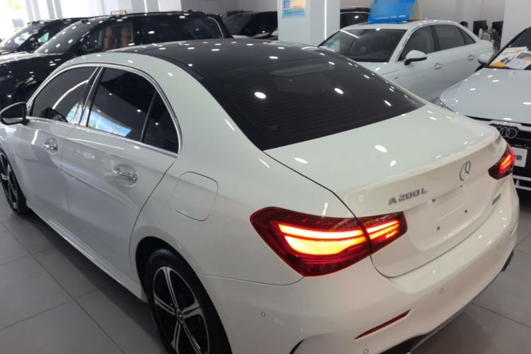 Mercedes-Benz A 200 L 2022 — фото 4