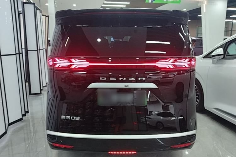 Denza D9 2024 — 5
