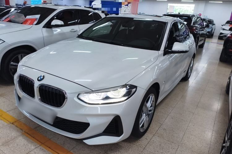 BMW 120i 2020 — фото 1