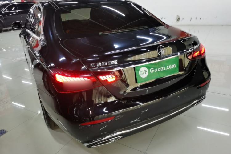 Mercedes-Benz E 260 L 2023 — 4