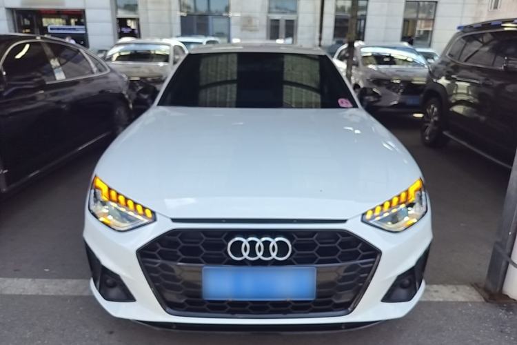 Audi A4 2022 — 2