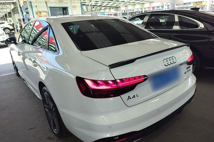 Audi A4 2022 — 4