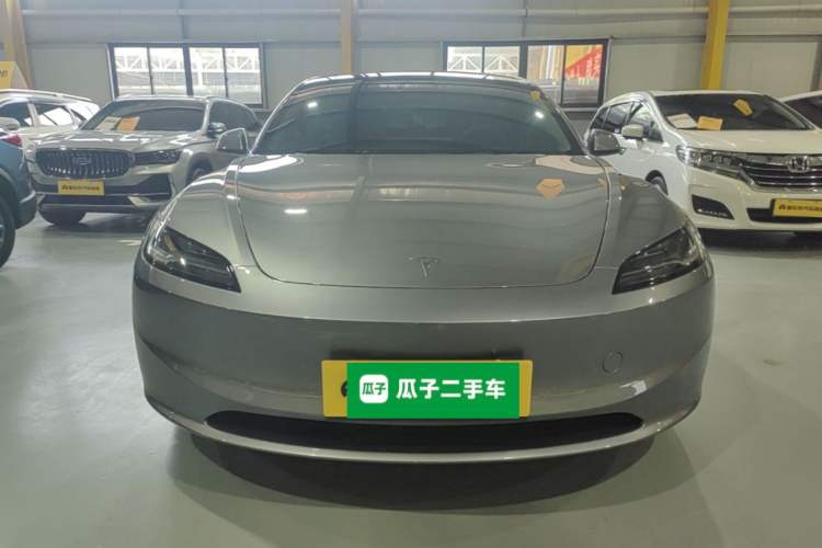 Tesla Model 3 2025 — 2
