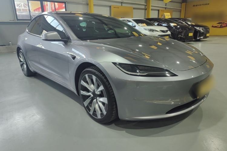 Tesla Model 3 2025 — 3
