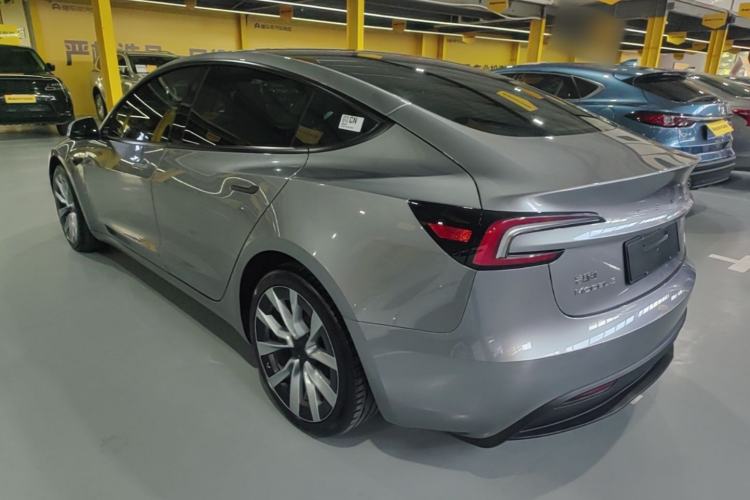 Tesla Model 3 2025 — 4