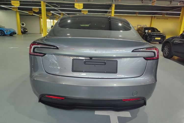 Tesla Model 3 2025 — 5