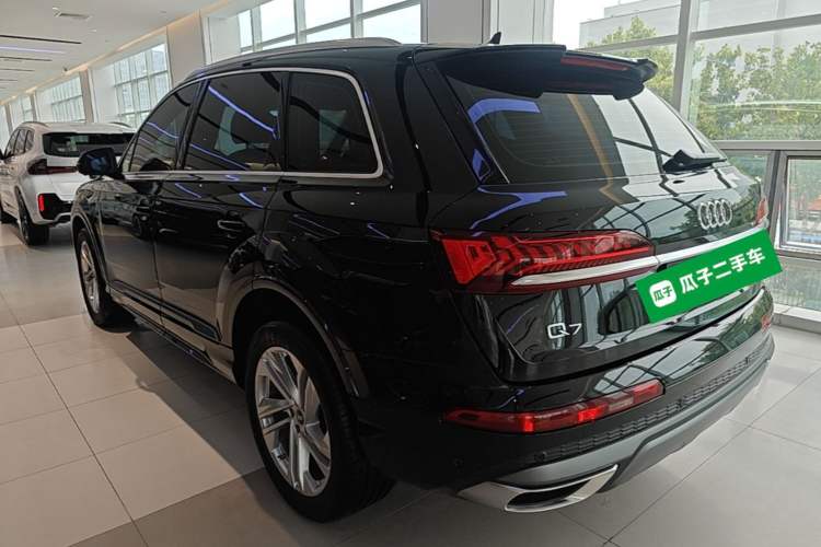 Audi Q7 2023 — фото 4