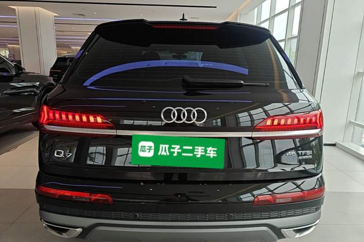 Audi Q7 2023 — фото 5