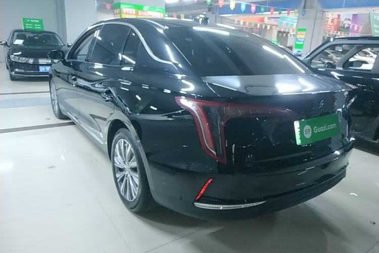 Hongqi E-QM5 2022 — 4