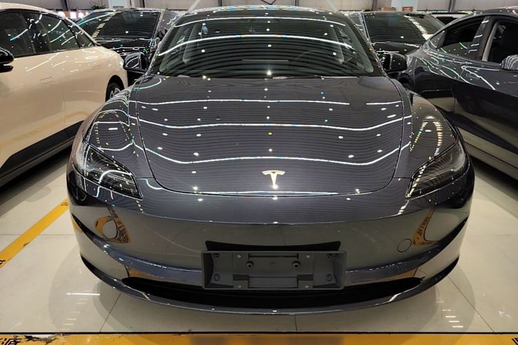 Tesla Model 3 2023 — 2