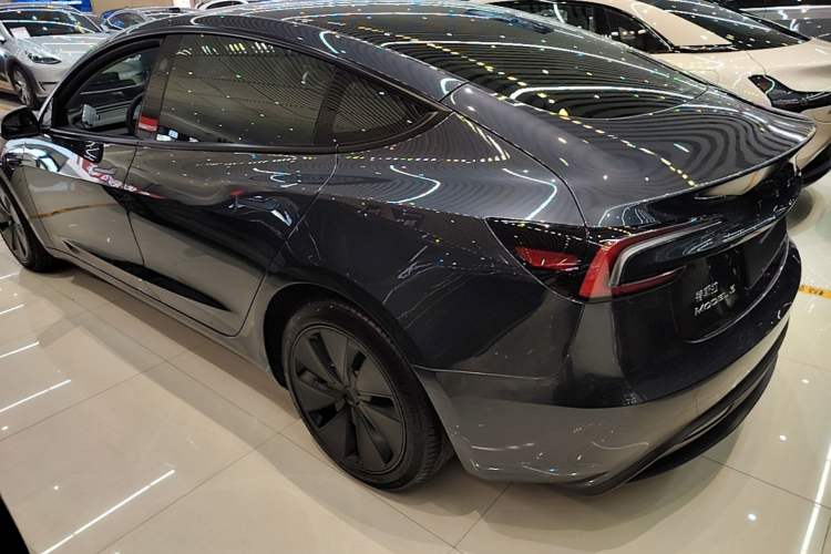 Tesla Model 3 2023 — 4