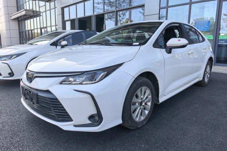 Toyota Corolla 2023 — фото 1