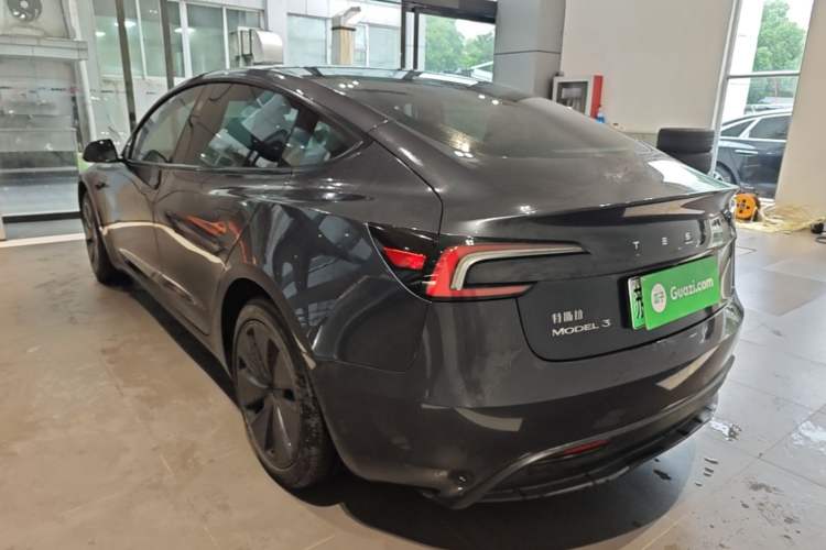 Tesla Model 3 2023 — 4