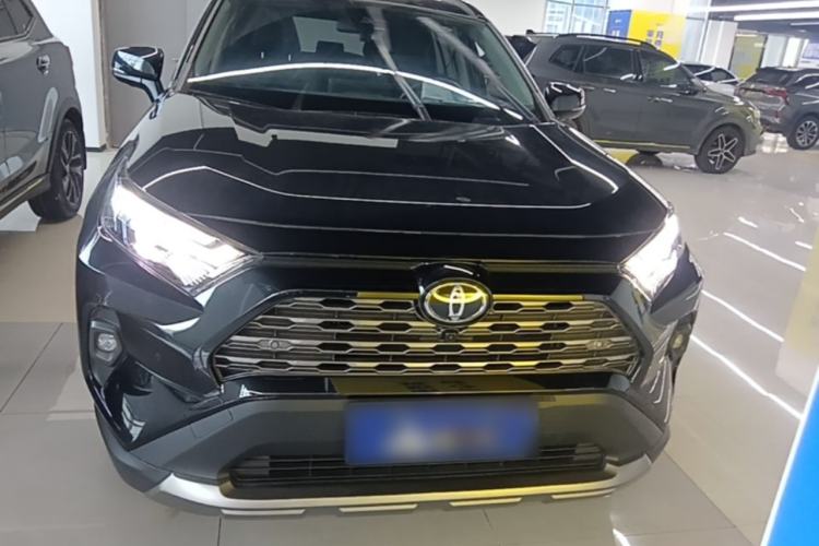 Toyota RAV4 2024 — 2