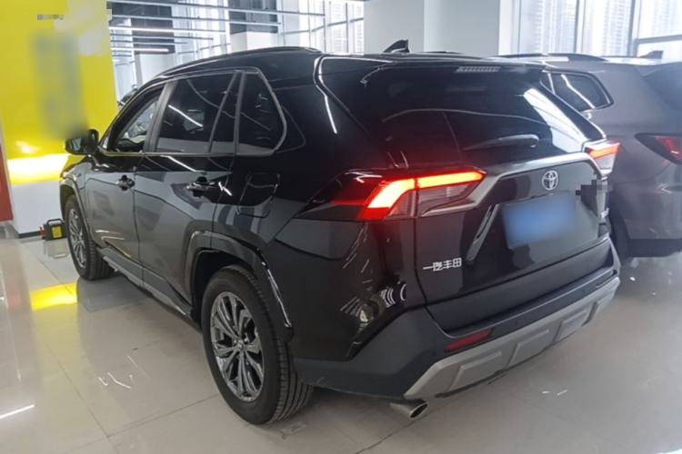 Toyota RAV4 2024 — 4