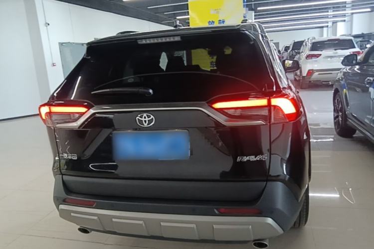 Toyota RAV4 2024 — 5
