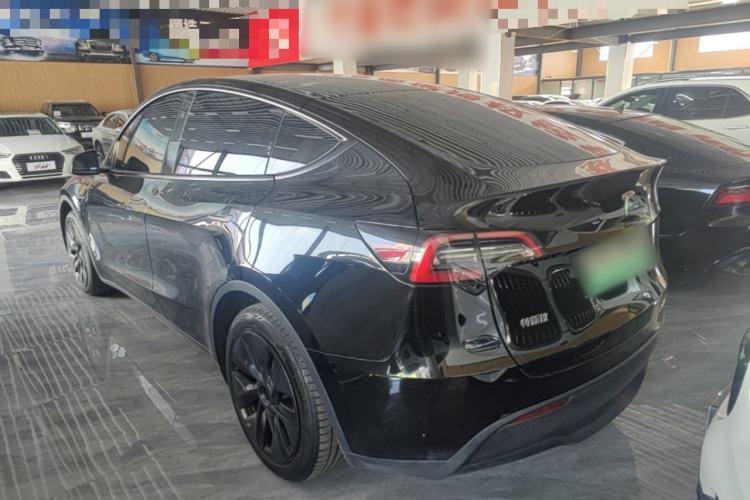 Tesla Model Y 2024 — 4