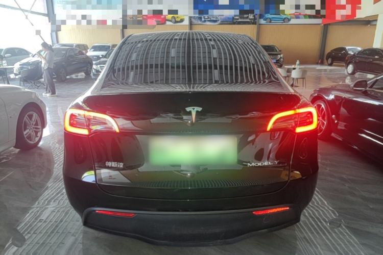 Tesla Model Y 2024 — 5