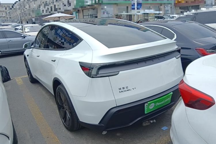 Tesla Model Y 2026 — 4