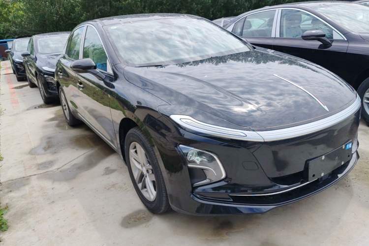 Hongqi E-QM5 2025 — 3