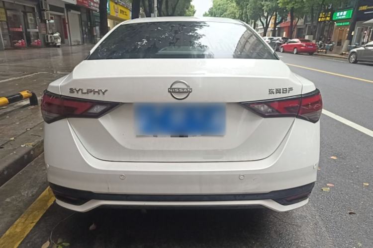 Nissan Sentra 2023 — 5