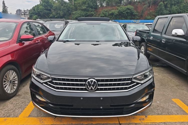 Volkswagen Magotan 2023 — 2
