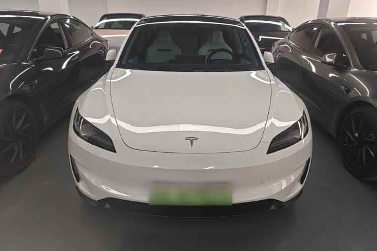 Tesla Model 3 2024 — 2