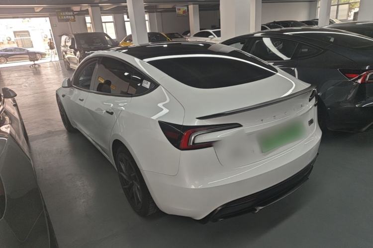 Tesla Model 3 2024 — 4