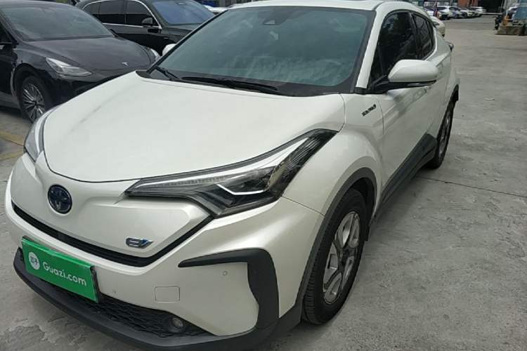 Toyota C-HR 2020 — фото 1